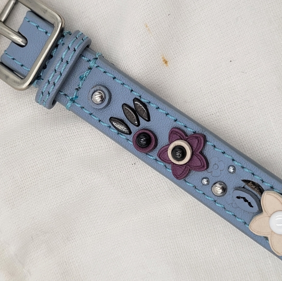💥SALE💥 Coach Floral Applique Bracelet, leather EUC - Picture 2 of 9